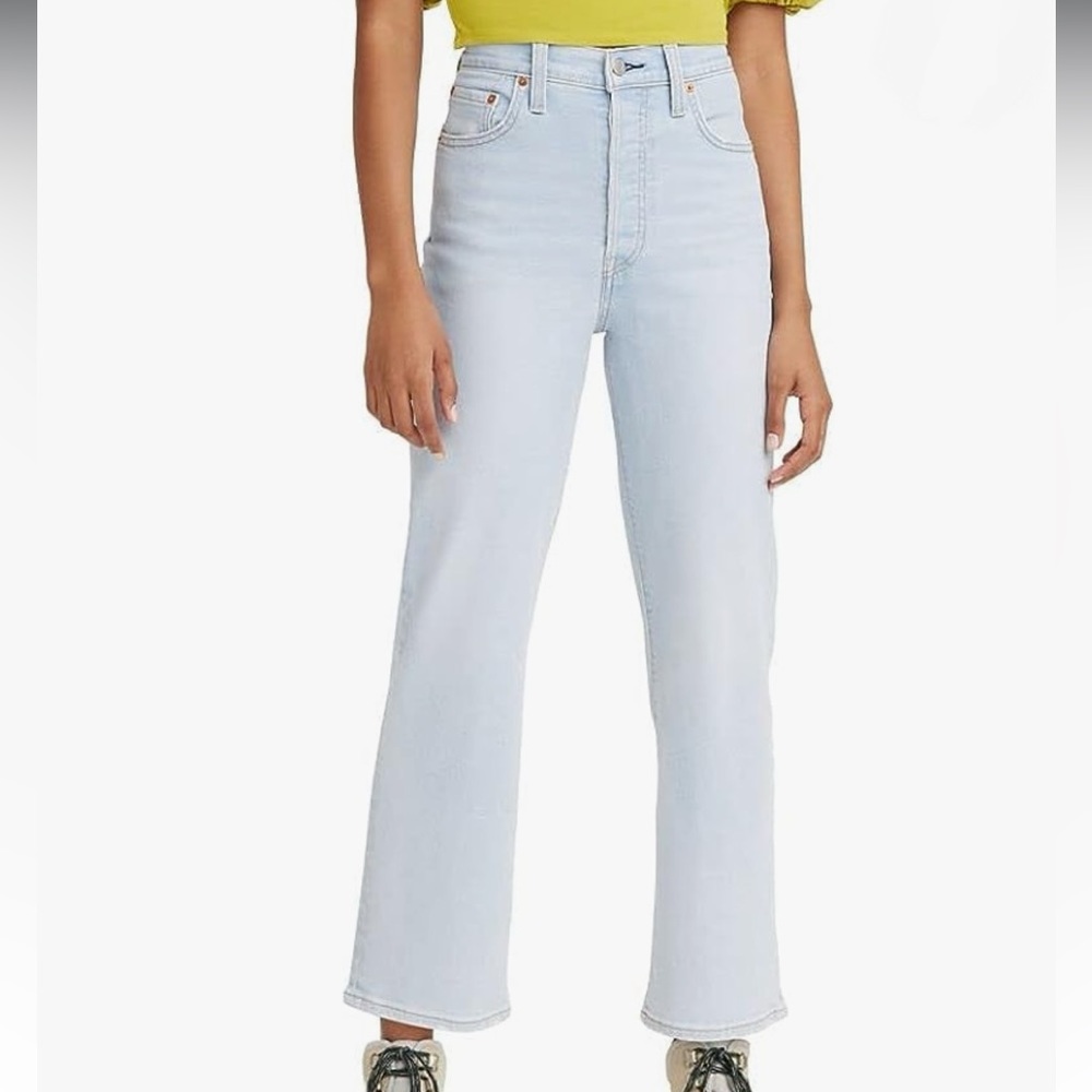 Levi’s Ribcage ankle straight light wash jean